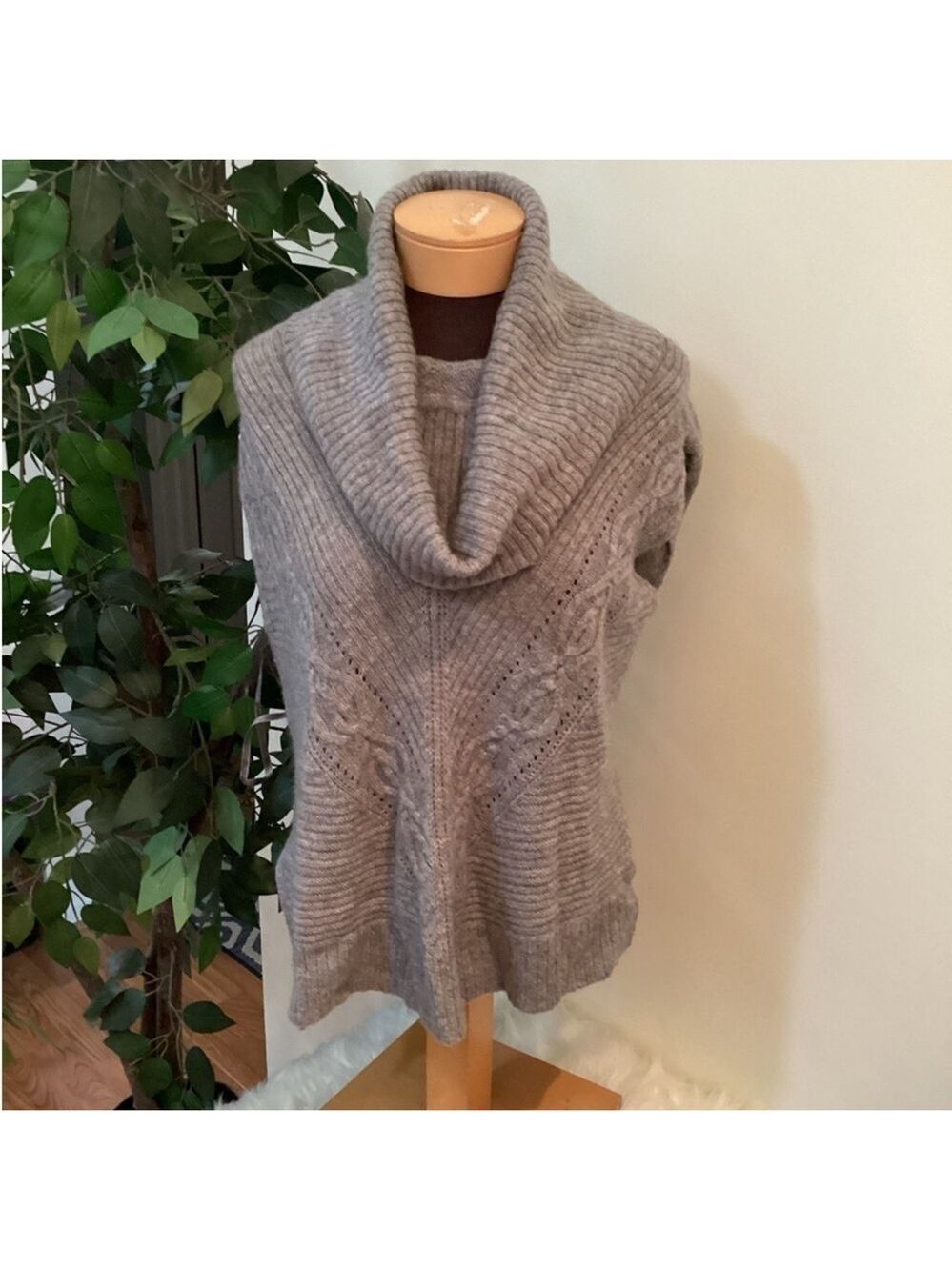 White House Black Market Woman’s XS sleeveless cowel neck sweater gray